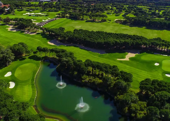 Voyage Golf & מלון באלאק